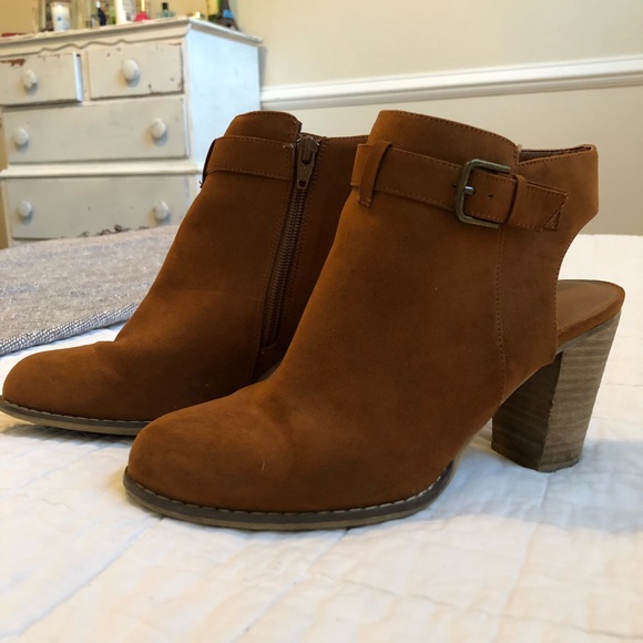 Brown suede booties - Picture 1 of 4